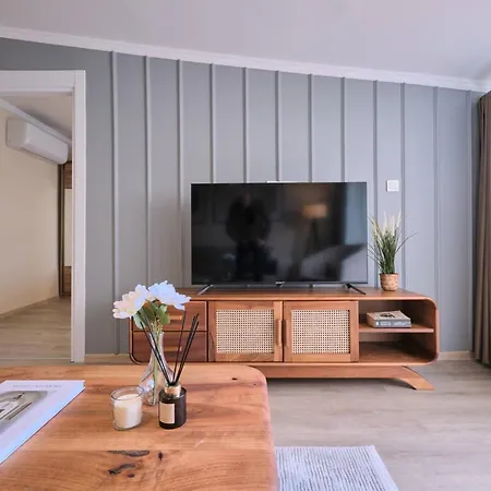 Refined 2br With Terrace And Bosphorus View דירה